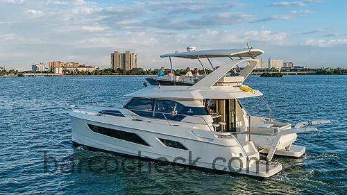 Aquila 44 Power Catamaran avaliação e ficha técnica